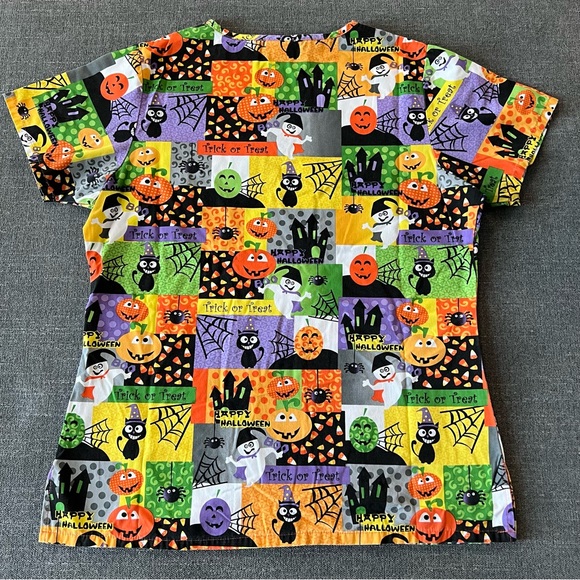 Halloween scrub top - Picture 3 of 3